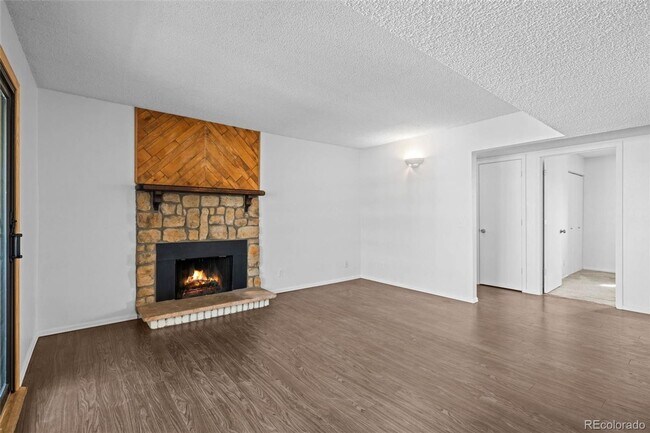 Building Photo - Metro Denver Condo with all the amenities