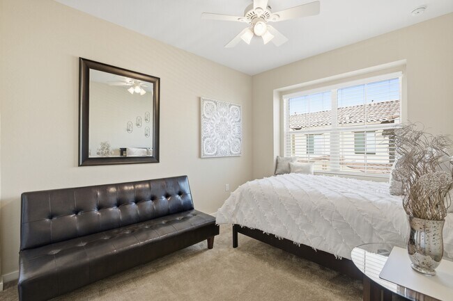 Building Photo - 737 E Beauchamp Dr