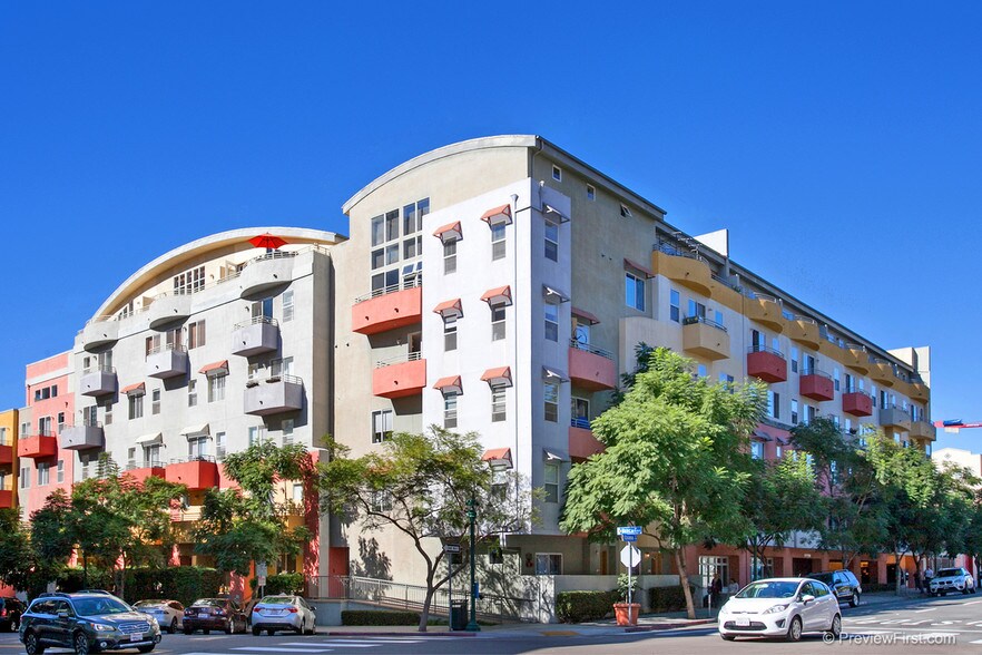 Building Photo - 1501 India St