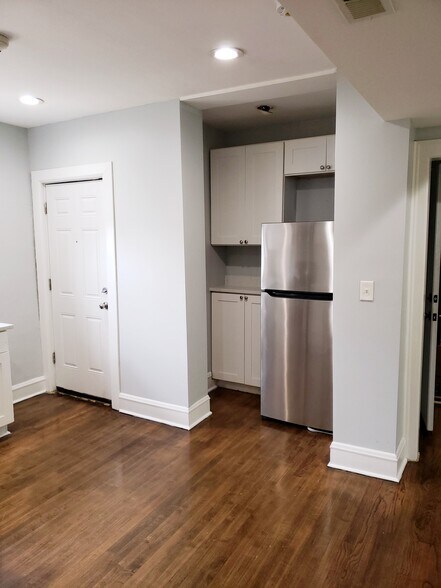 Building Photo - 3320 N LeClaire Ave