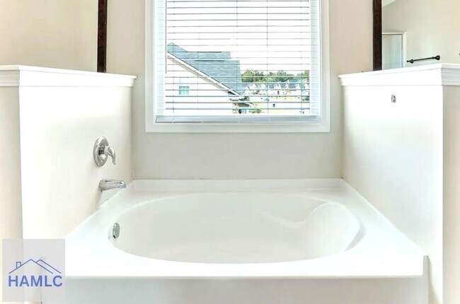 Building Photo - 763 English Oak Dr