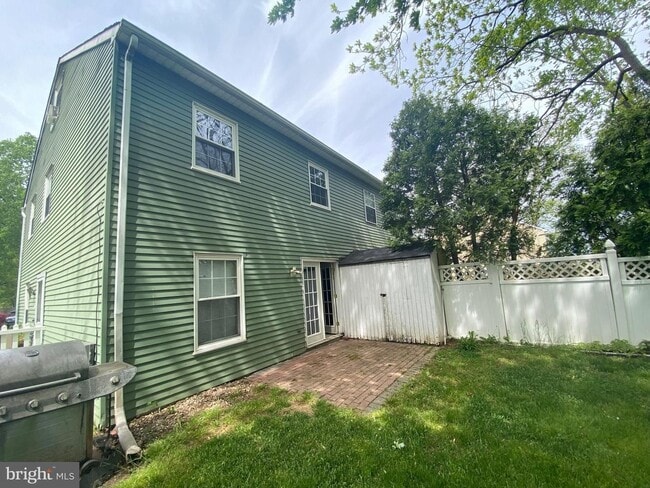 Building Photo - 3 Bedroom house -