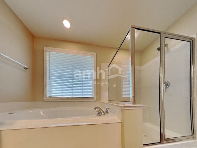 Building Photo - 7355 Sedgebrook Dr W