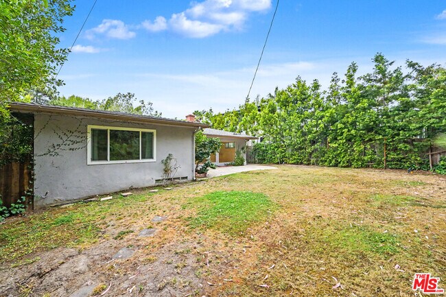 Building Photo - 9512 Duxbury Ln