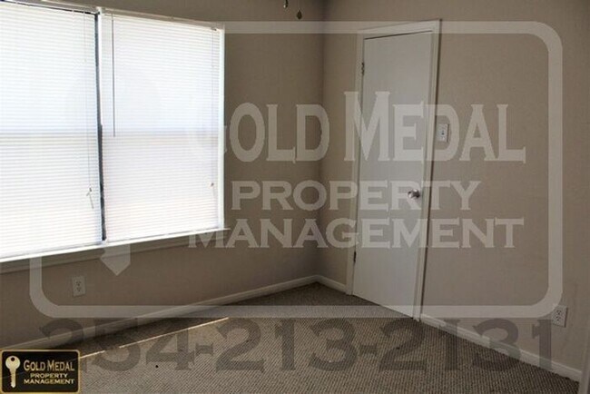 Building Photo - 503 Longhorn Cir