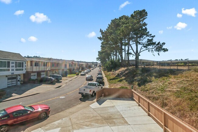 Building Photo - 101 Cerro Dr