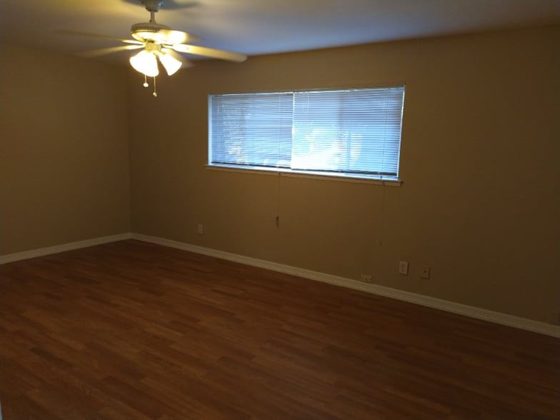 Building Photo - 7618 Village Trail Dr