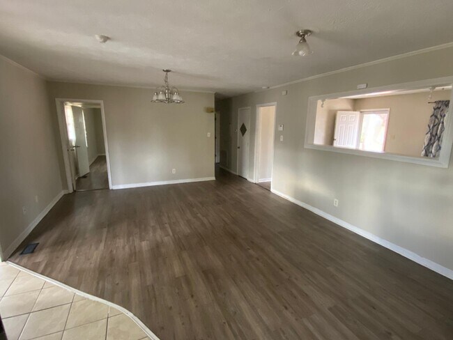 Building Photo - 220-224 4 Ply Ln