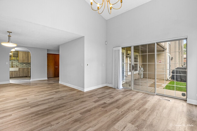 Building Photo - 522 W Happfield Dr