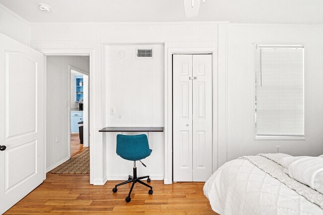 Building Photo - 1713 Paris Ave W