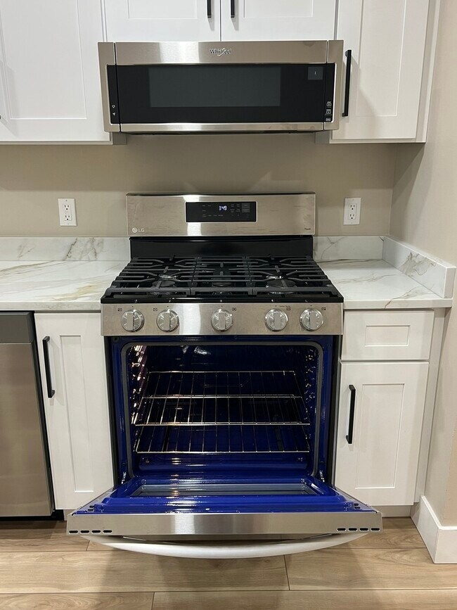 Building Photo - 109 Ravinia Dr