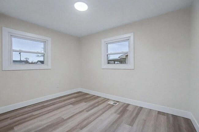 Building Photo - 5713 Mayville Dr