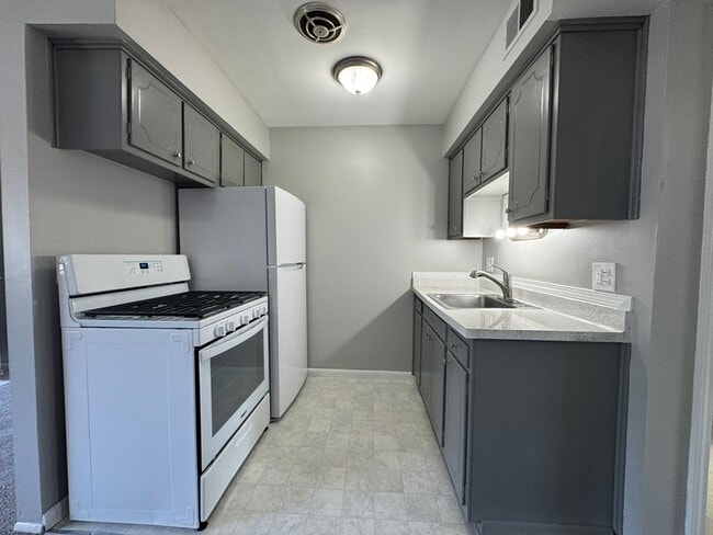 Building Photo - 4431 Oakwood