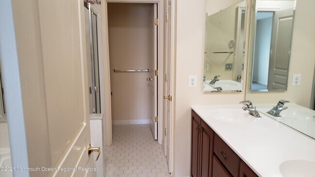 Building Photo - 388 Harrier Dr