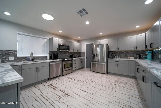 Building Photo - 11470 N 64th St