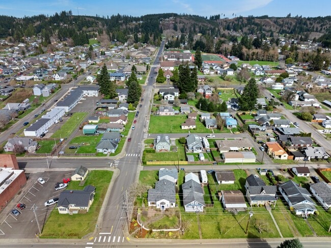 Building Photo - 404 Pioneer Ave E