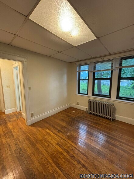 Building Photo - 63 Fellsway W