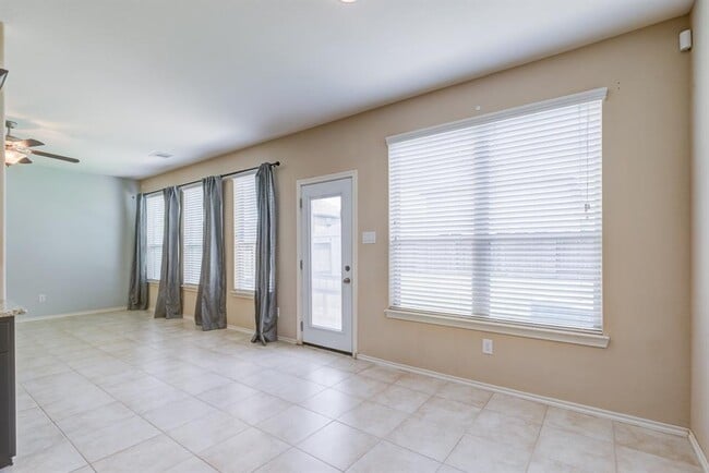 Building Photo - 6879 Dogwood Cliff Ln