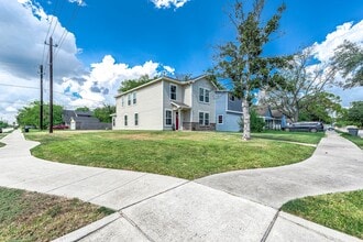 Building Photo - 426 S 4th St