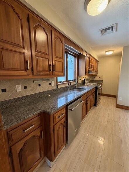 Building Photo - 33 Lafayette St