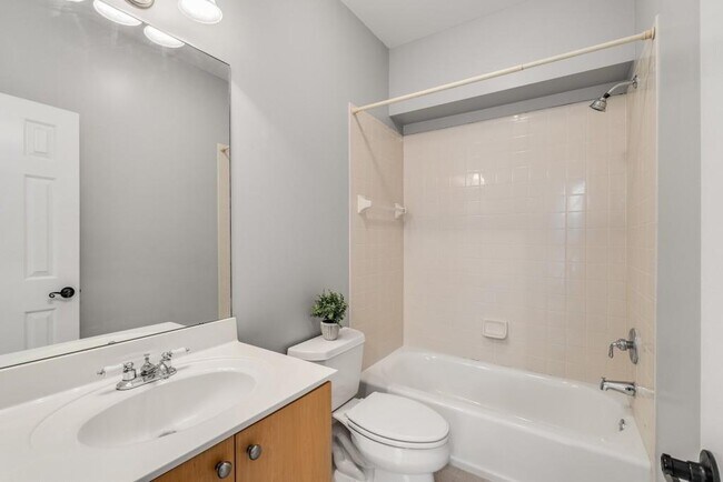 Building Photo - 331 Carpenter Dr NE