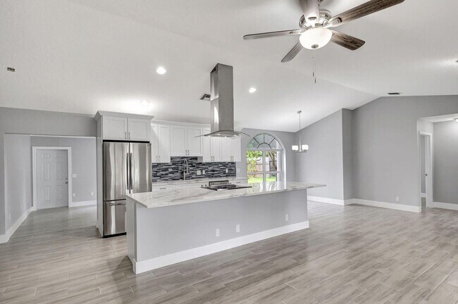 Building Photo - 843 Azalea Dr