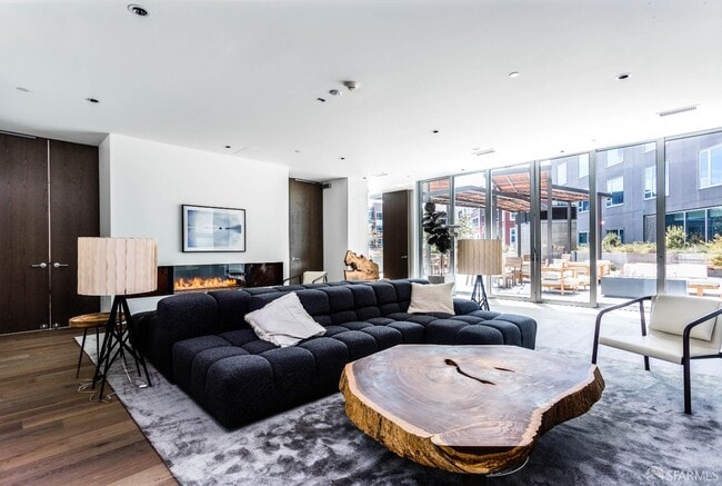 Building Photo - 1000 3rd St