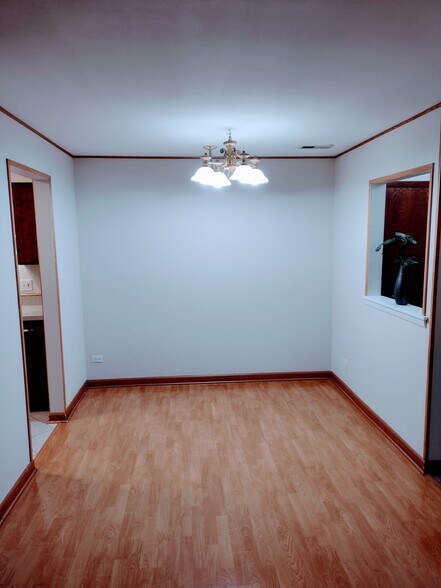 Building Photo - 10332 Parkside Ave