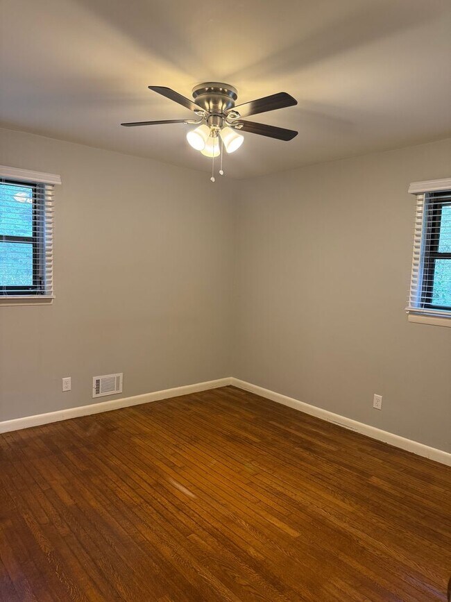 Building Photo - Brick Ranch in North Hall