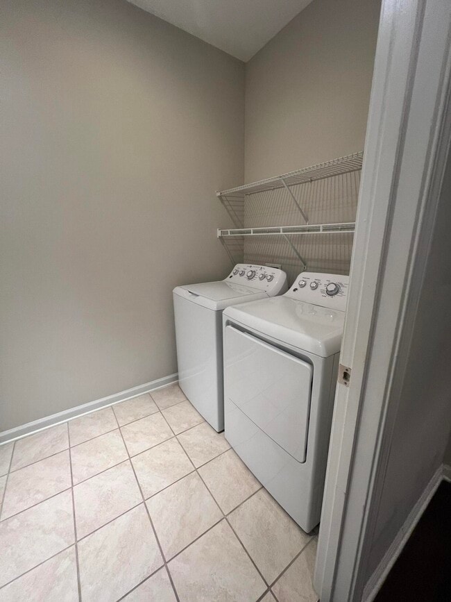 Building Photo - 3177 Mayflower Ln