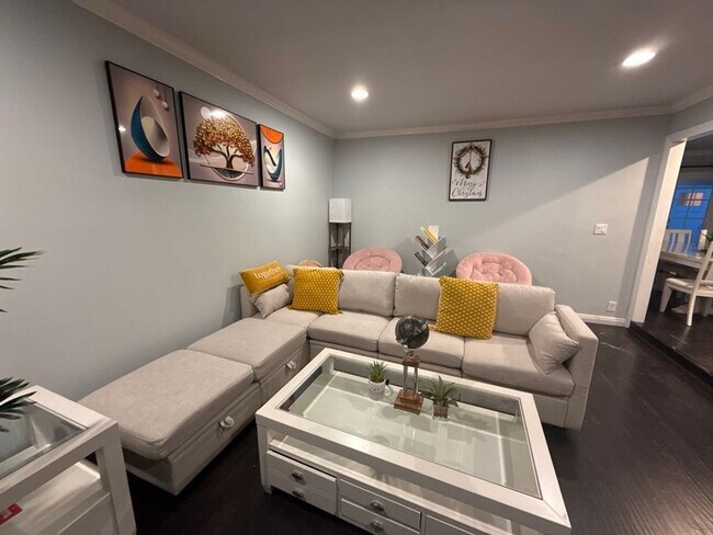 Building Photo - Charming 4-Bedroom, 2-Bath Fully Furnished...