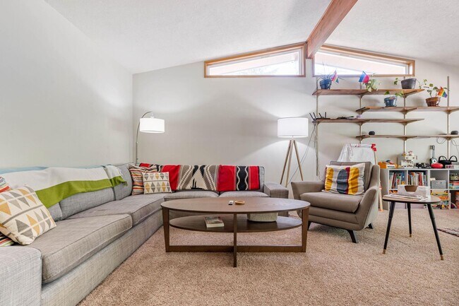 Building Photo - Charming 3-bdrm/2-bath Mid-Century ranch—A...