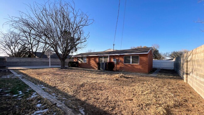 Building Photo - Your Perfect Ranch-Style Retreat – Big Spring’s Best-Kept Secret!