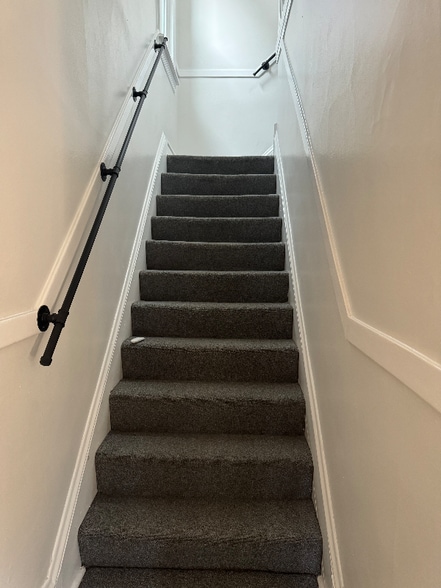 Building Photo - 1832 W Greenleaf Ave