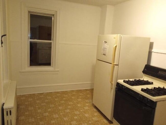 Building Photo - 864 N 6th St