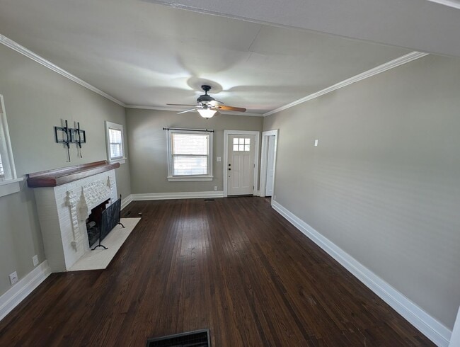 Building Photo - Perfect home directly across from TU!!