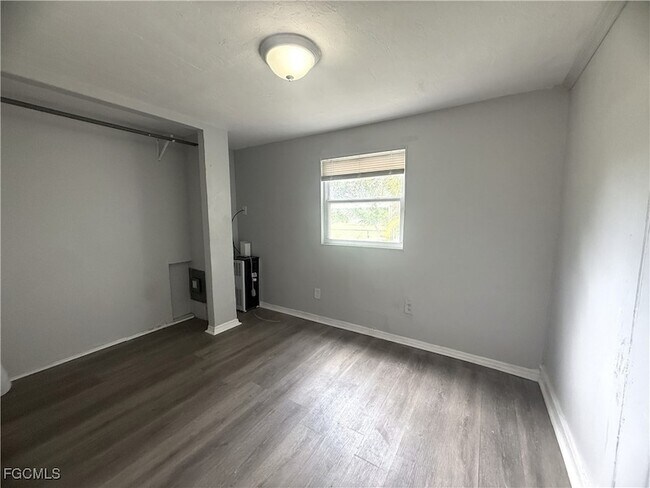 Building Photo - 8239 Suncoast Dr