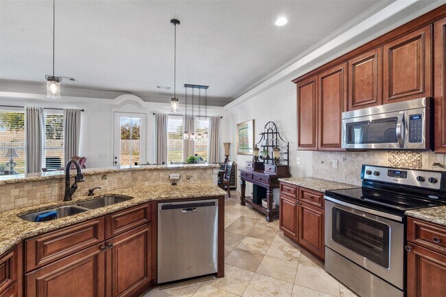 Building Photo - Beautiful Home In Pecan Planation