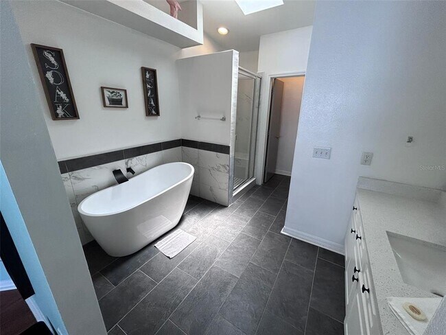 Building Photo - 150 Coco Plum Dr