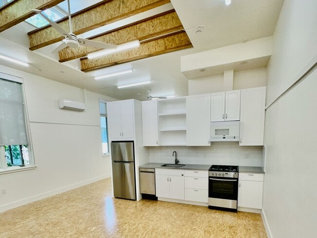 Building Photo - 929 Grace Ave