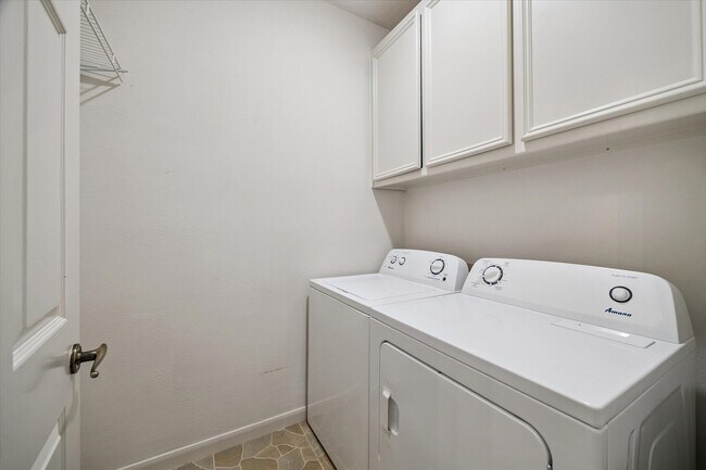 Building Photo - 2125 Bering Dr