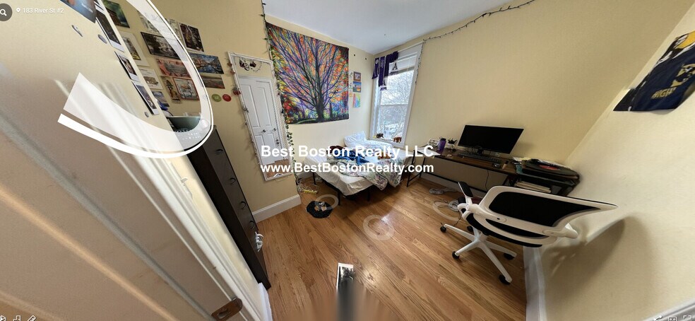 Building Photo - 183 River St