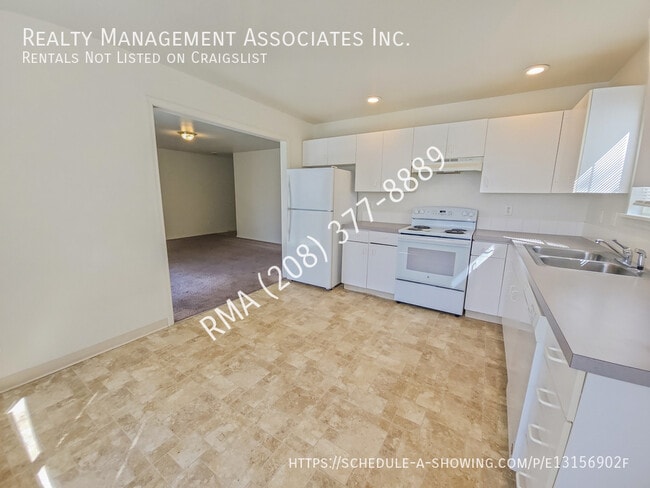 Building Photo - 835 N White Barn Rd