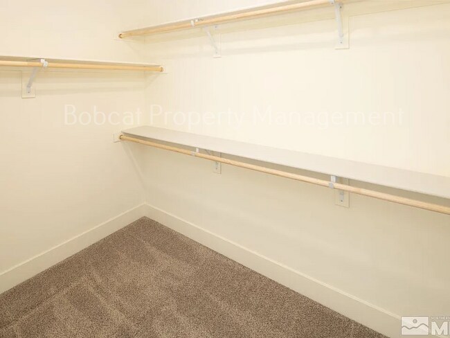 Building Photo - Newer Home in Dayton - Ready for Move-In 5/1/26!