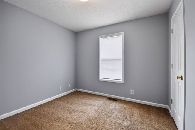 Building Photo - Pet Friendly on Three Acres!