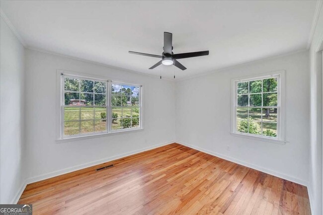 Building Photo - 215 Brookwood Dr
