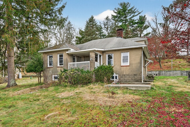 Primary Photo - 20 Evergreen Ln