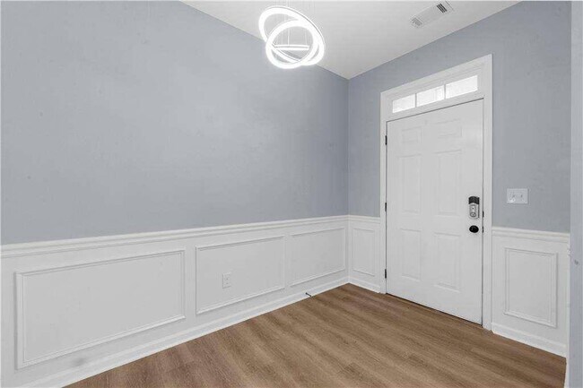 Building Photo - 5435 Mirror Lake Dr