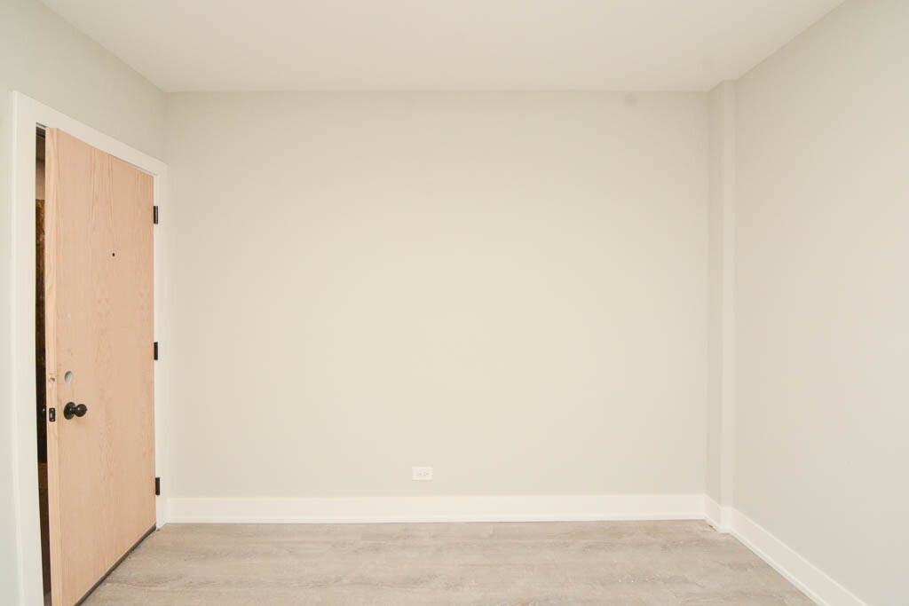 Building Photo - 510 W Belmont Ave