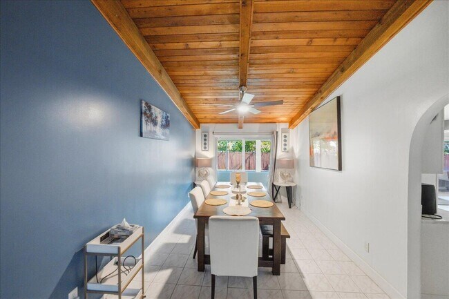 Building Photo - 1326 SW Bartell Ave